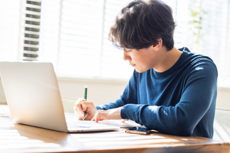 DX関連資格のおすすめ15選｜DX推進に役立つ検定の難易度や勉強方法も解説